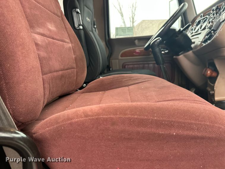 image for item FK1658 2006 Peterbilt 379 dump truck