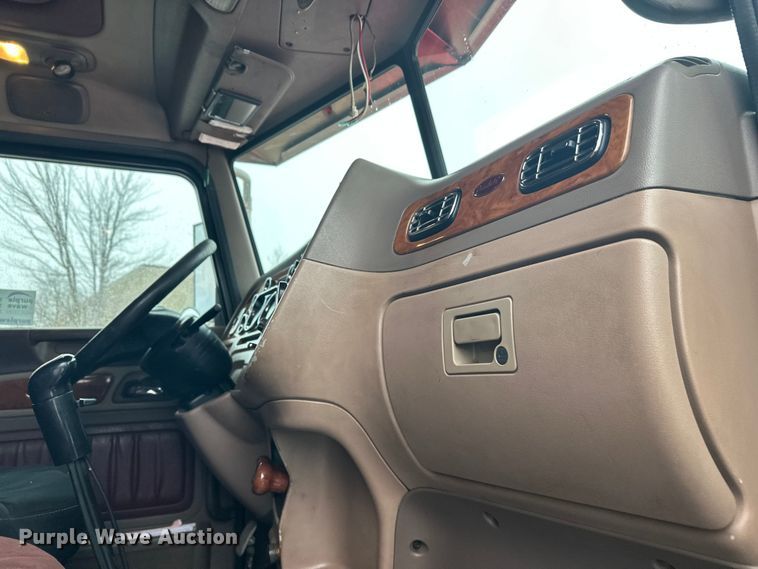 image for item FK1658 2006 Peterbilt 379 dump truck