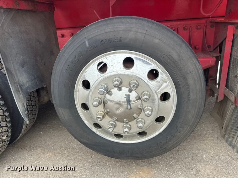 image for item FK1658 2006 Peterbilt 379 dump truck