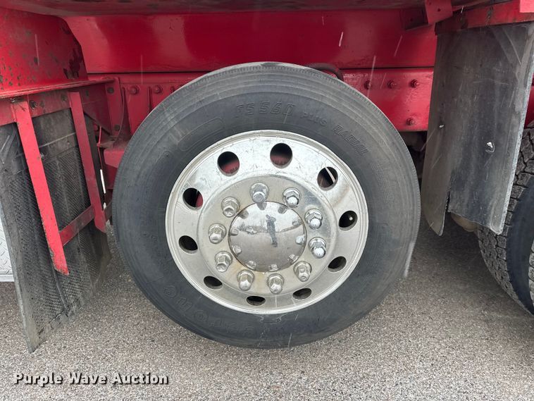 image for item FK1658 2006 Peterbilt 379 dump truck