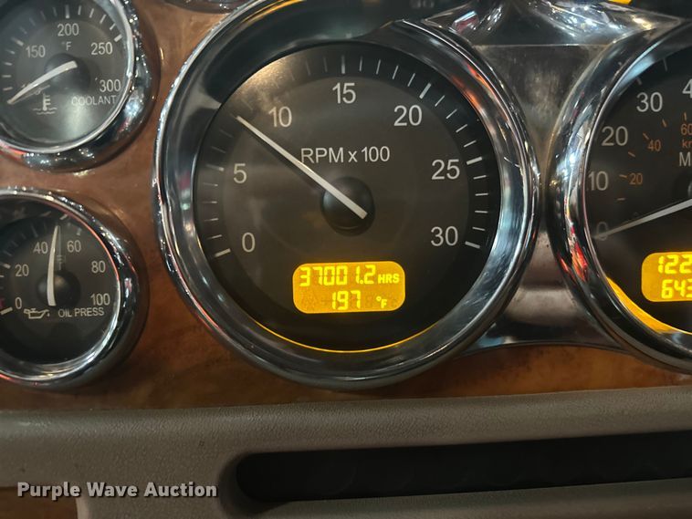 image for item FK1658 2006 Peterbilt 379 dump truck