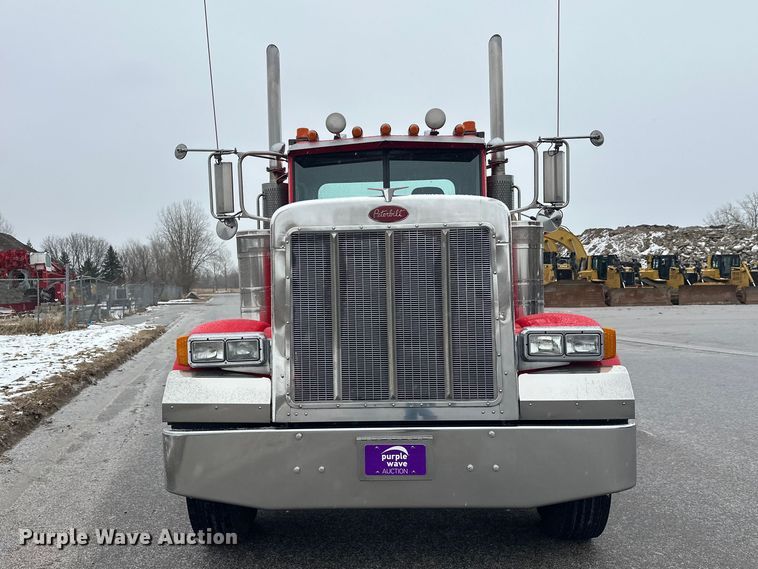 image for item FK1659 2007 Peterbilt 379 semi truck