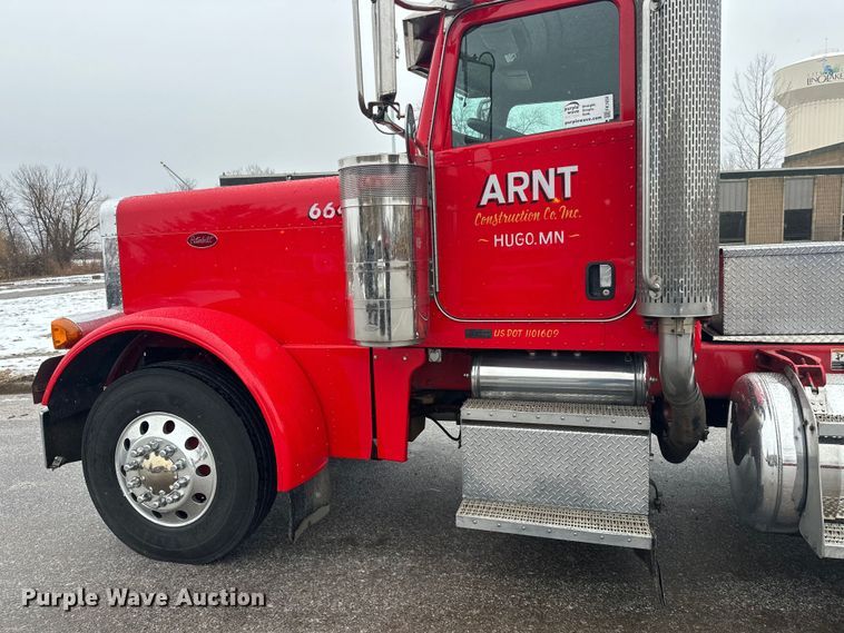 image for item FK1659 2007 Peterbilt 379 semi truck