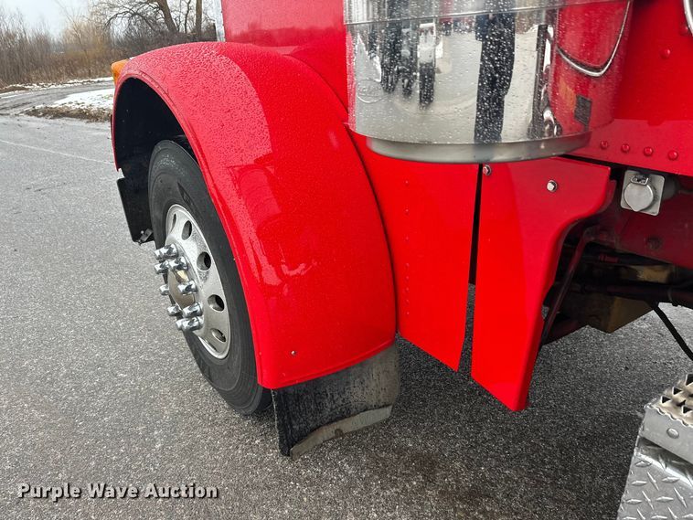 image for item FK1659 2007 Peterbilt 379 semi truck