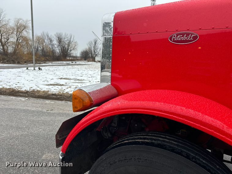 image for item FK1659 2007 Peterbilt 379 semi truck