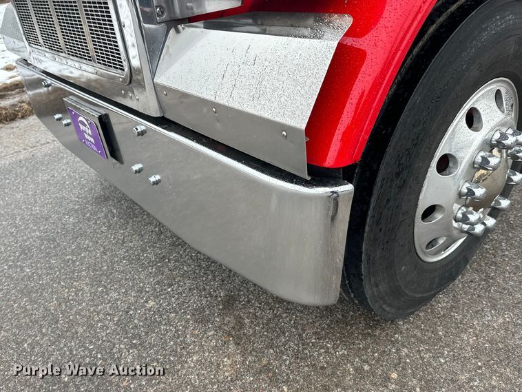 image for item FK1659 2007 Peterbilt 379 semi truck