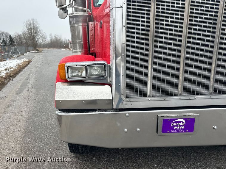 image for item FK1659 2007 Peterbilt 379 semi truck
