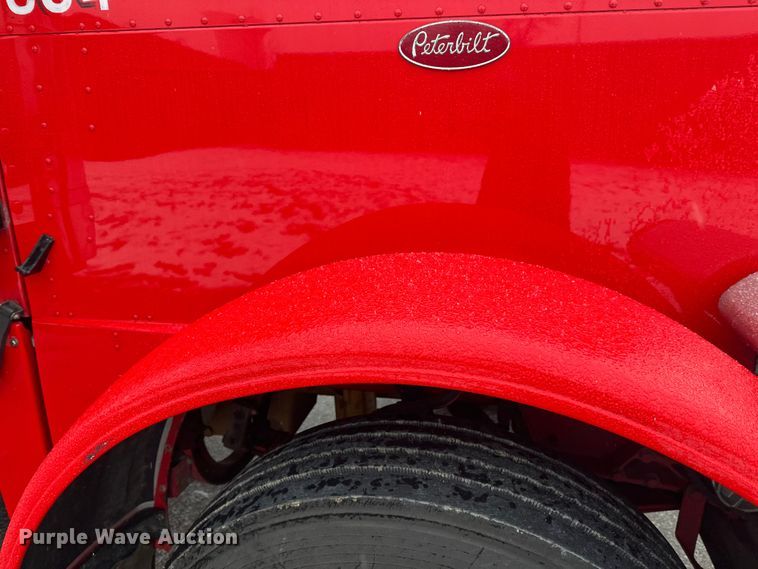 image for item FK1659 2007 Peterbilt 379 semi truck