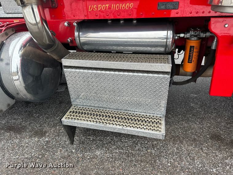 image for item FK1659 2007 Peterbilt 379 semi truck