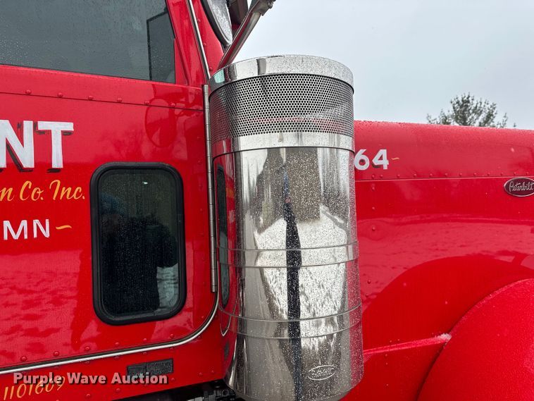 image for item FK1659 2007 Peterbilt 379 semi truck