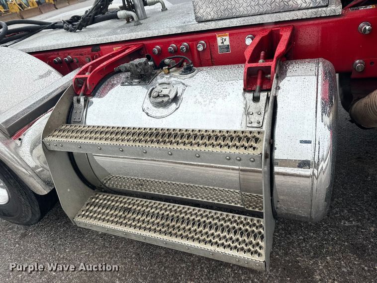 image for item FK1659 2007 Peterbilt 379 semi truck