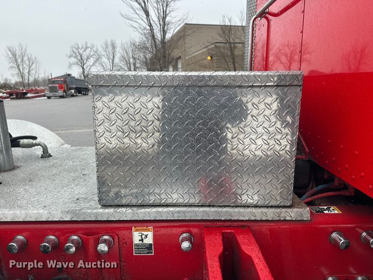 image for item FK1659 2007 Peterbilt 379 semi truck