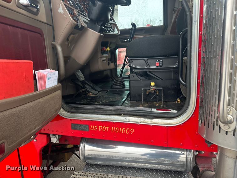 image for item FK1659 2007 Peterbilt 379 semi truck