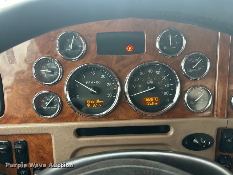 image for item FK1659 2007 Peterbilt 379 semi truck