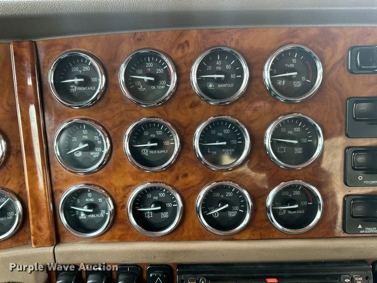 image for item FK1659 2007 Peterbilt 379 semi truck