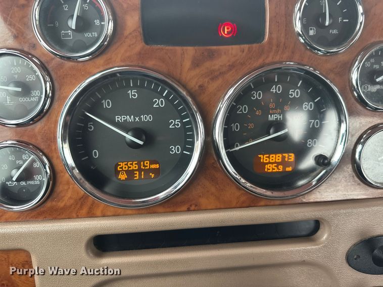 image for item FK1659 2007 Peterbilt 379 semi truck