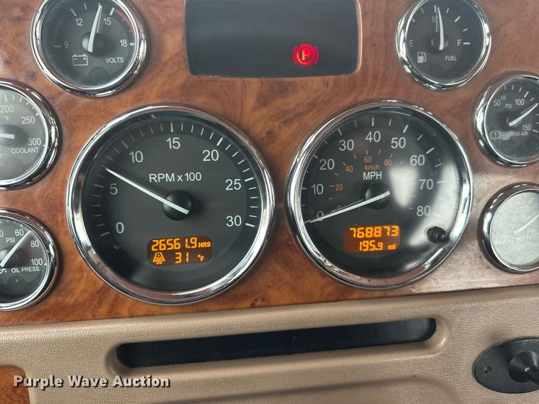 image for item FK1659 2007 Peterbilt 379 semi truck