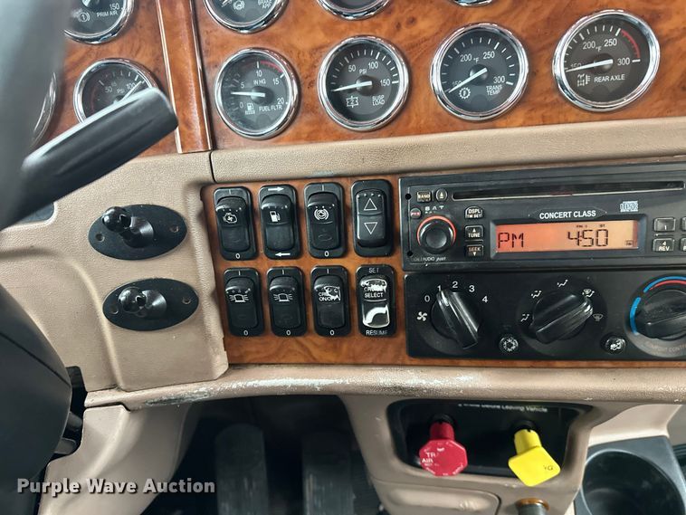 image for item FK1659 2007 Peterbilt 379 semi truck