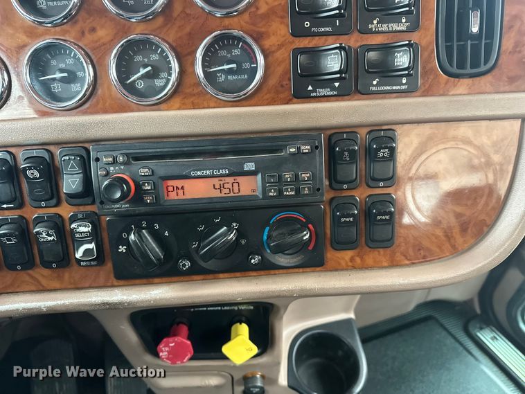 image for item FK1659 2007 Peterbilt 379 semi truck