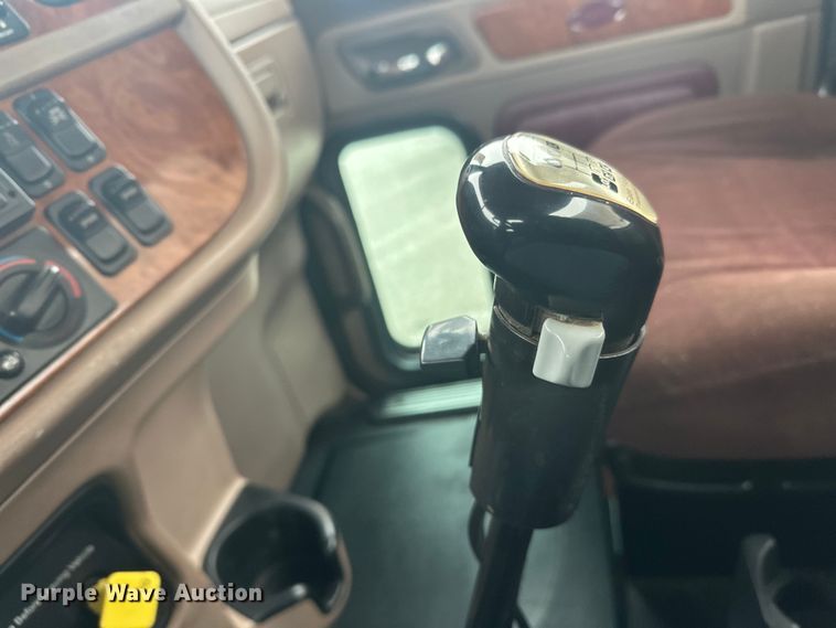 image for item FK1659 2007 Peterbilt 379 semi truck