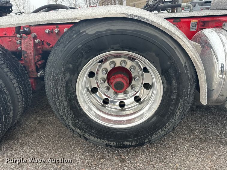 image for item FK1659 2007 Peterbilt 379 semi truck