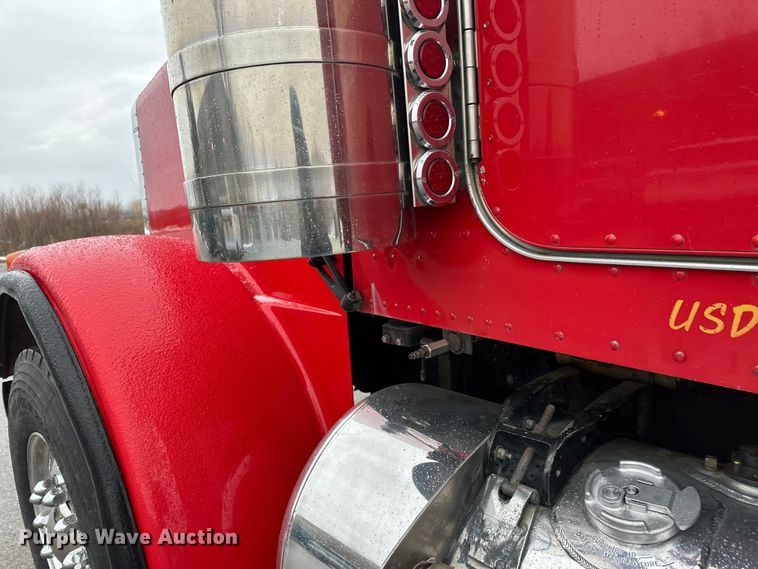 image for item FK1660 1995 Peterbilt 357 dump truck