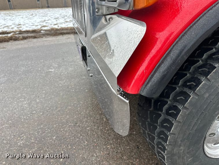 image for item FK1660 1995 Peterbilt 357 dump truck