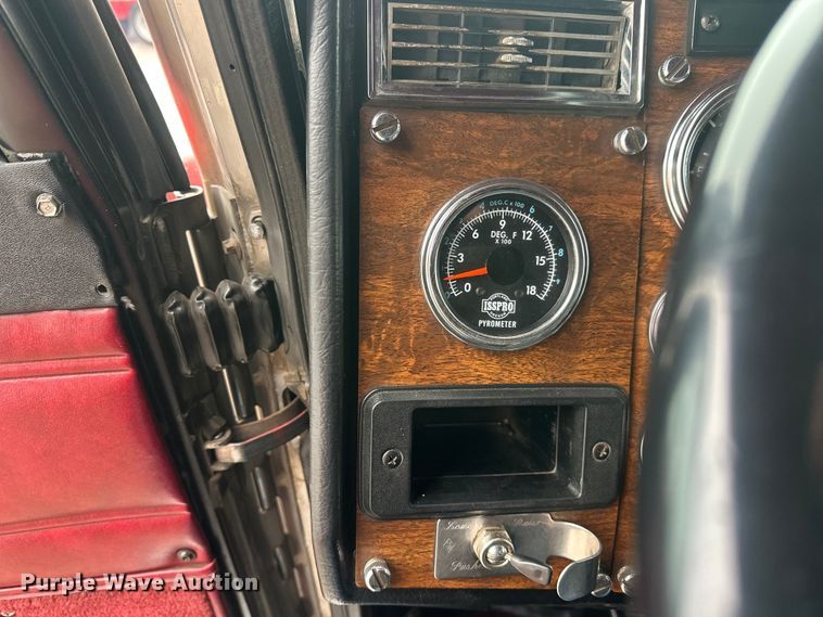 image for item FK1660 1995 Peterbilt 357 dump truck