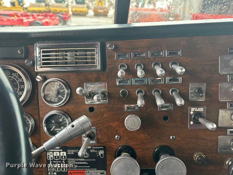 image for item FK1660 1995 Peterbilt 357 dump truck