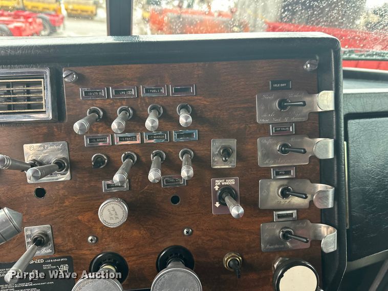 image for item FK1660 1995 Peterbilt 357 dump truck