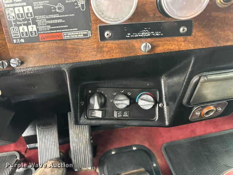 image for item FK1660 1995 Peterbilt 357 dump truck