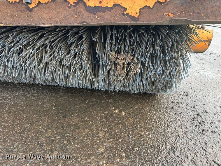 image for item FK1668 Roscoe 4890 broom