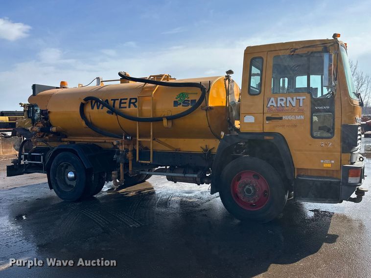 image for item FK1669 1992 Volvo FE water truck