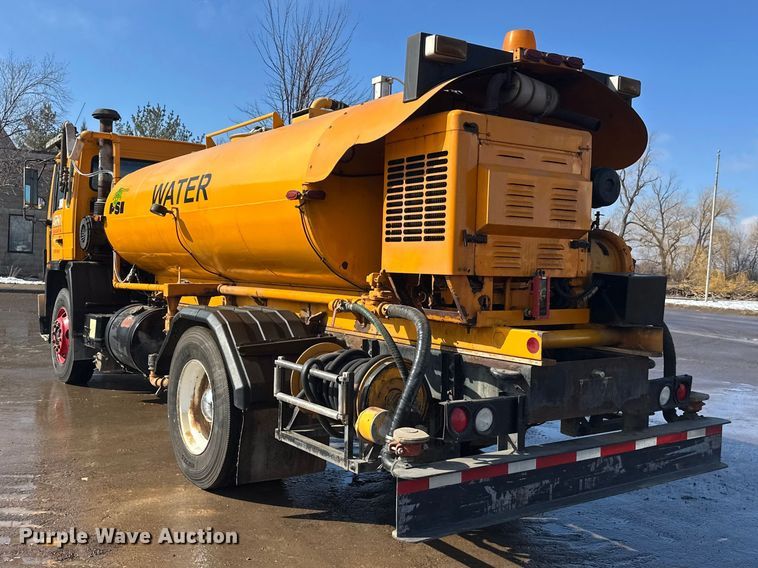 image for item FK1669 1992 Volvo FE water truck