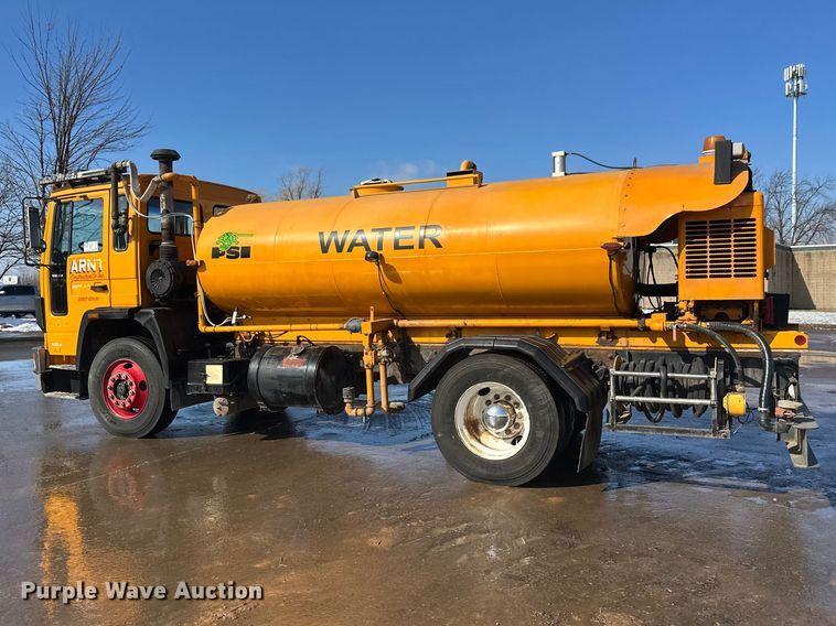 image for item FK1669 1992 Volvo FE water truck