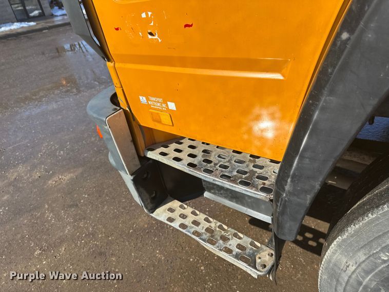 image for item FK1669 1992 Volvo FE water truck