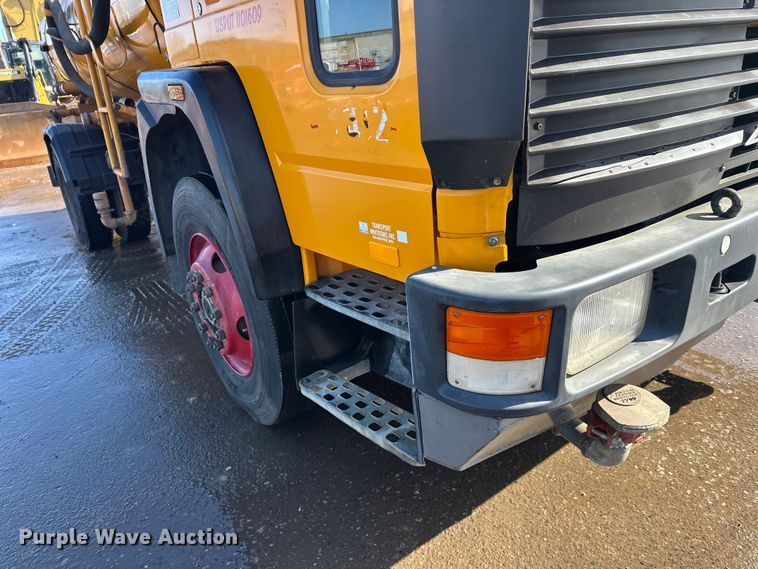 image for item FK1669 1992 Volvo FE water truck