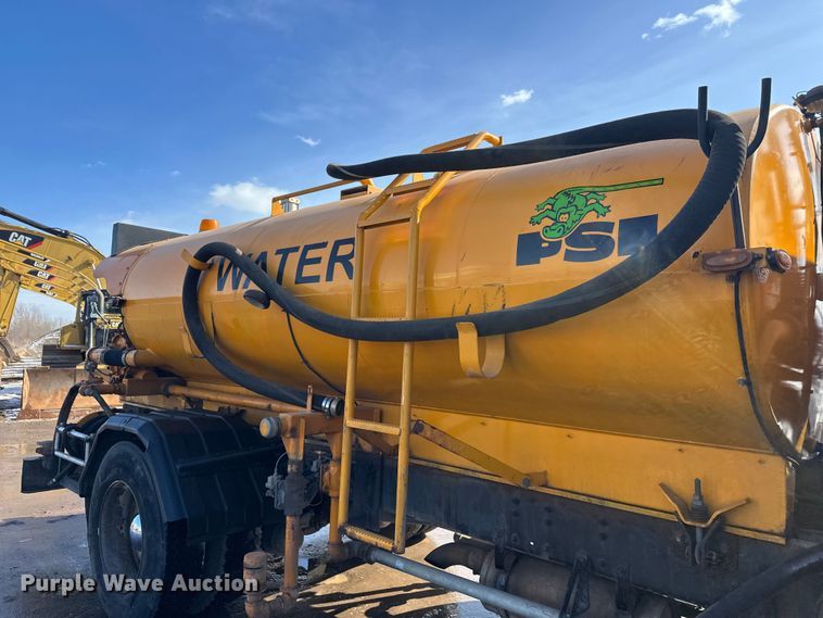 image for item FK1669 1992 Volvo FE water truck