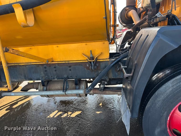 image for item FK1669 1992 Volvo FE water truck