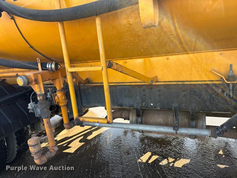 image for item FK1669 1992 Volvo FE water truck