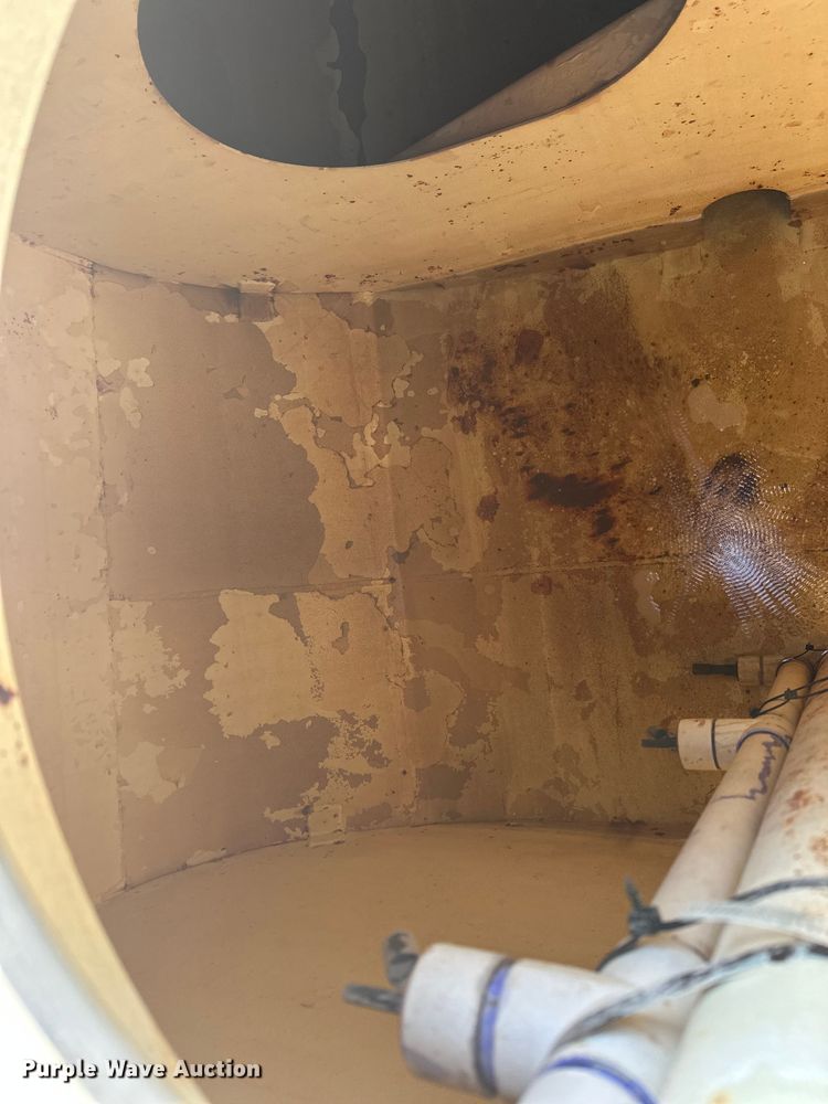 image for item FK1669 1992 Volvo FE water truck