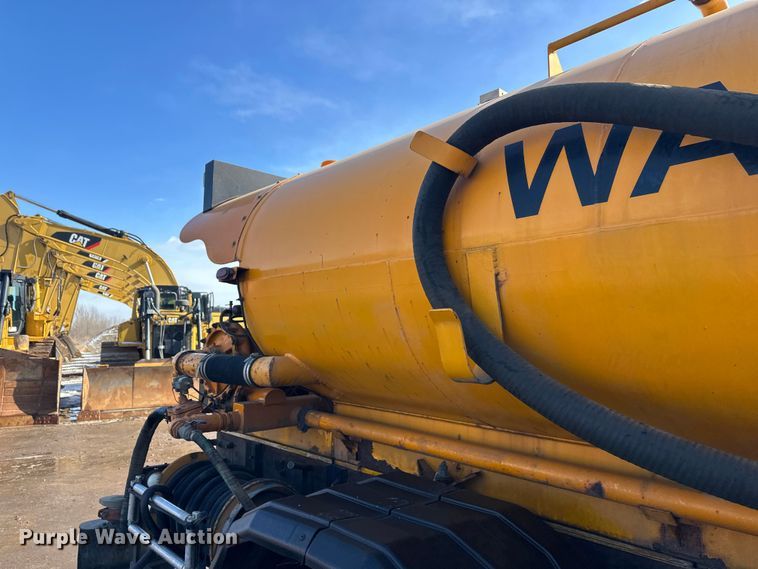 image for item FK1669 1992 Volvo FE water truck