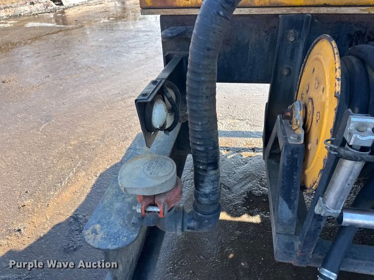 image for item FK1669 1992 Volvo FE water truck