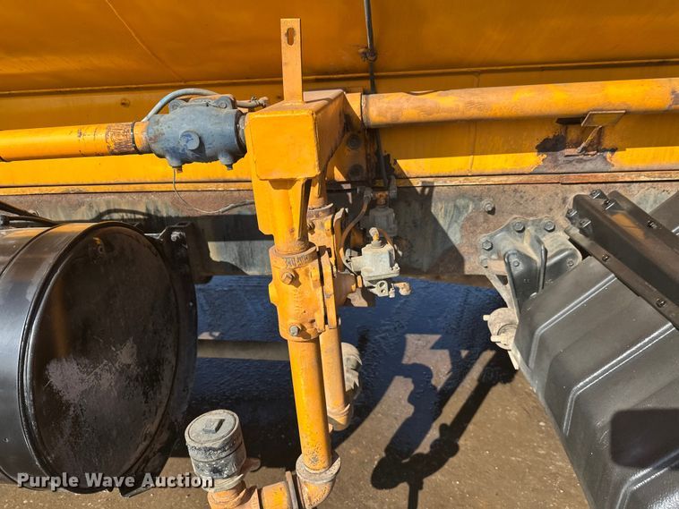 image for item FK1669 1992 Volvo FE water truck