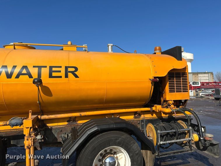 image for item FK1669 1992 Volvo FE water truck