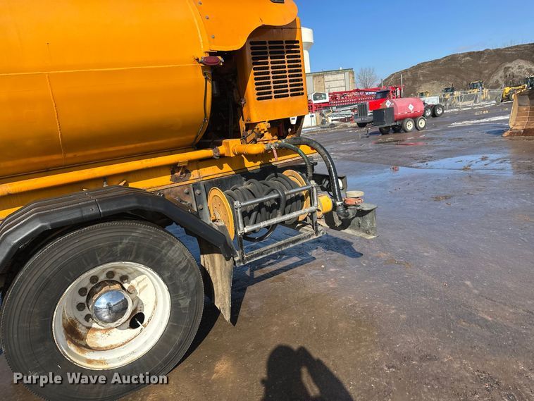image for item FK1669 1992 Volvo FE water truck