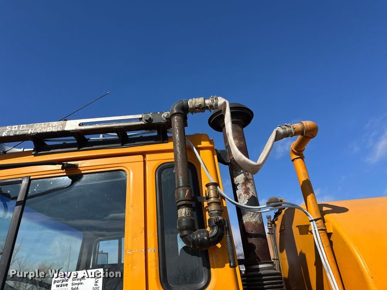 image for item FK1669 1992 Volvo FE water truck