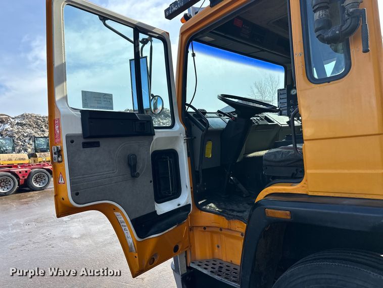 image for item FK1669 1992 Volvo FE water truck