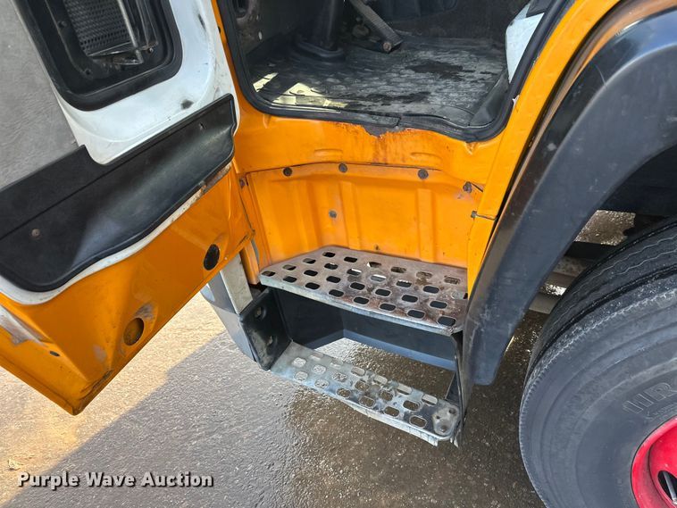 image for item FK1669 1992 Volvo FE water truck