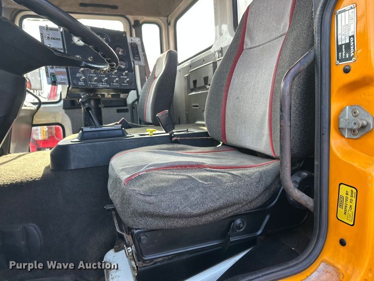 image for item FK1669 1992 Volvo FE water truck